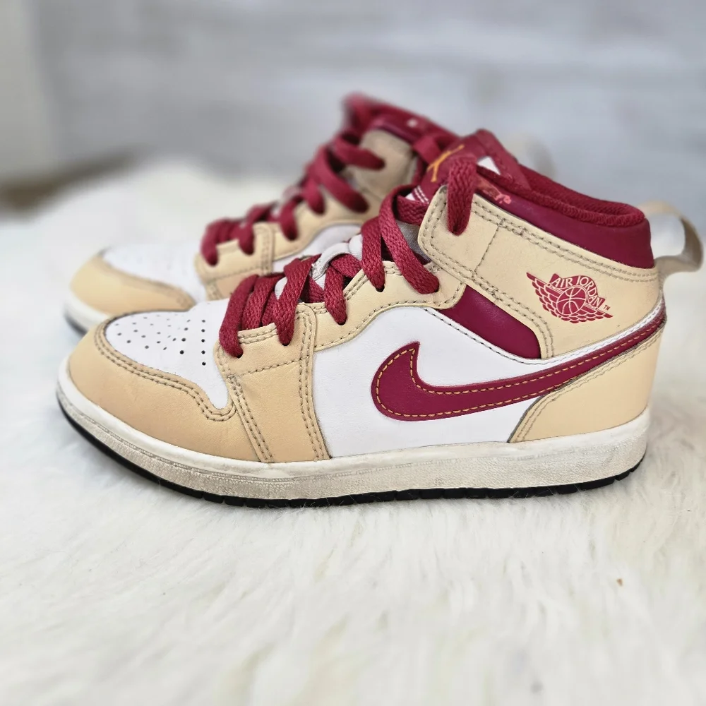 Nike Jordan 1 Mid Light Curry